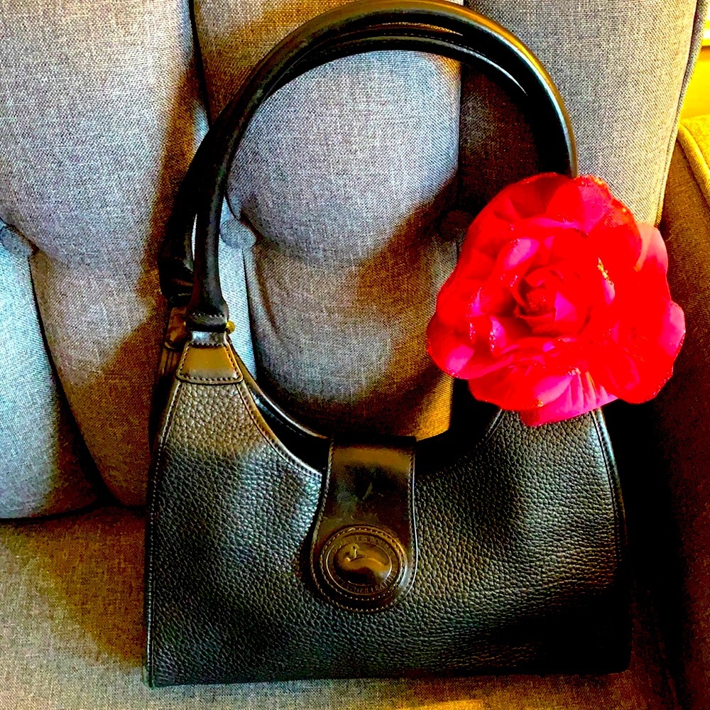 Super Cute & Stylish, Authentic 100% Leather Dooney & Bourke shoulder Bag🌹